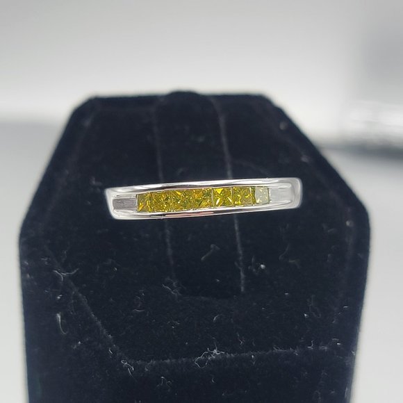 10K White Gold Yellow Diamond band - Picture 3 of 6